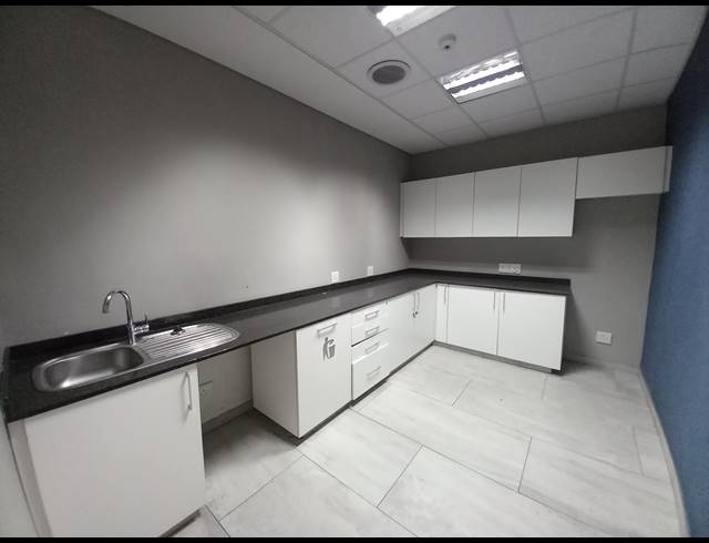 2,500M² OFFICE TO LET IN BRYANSTON